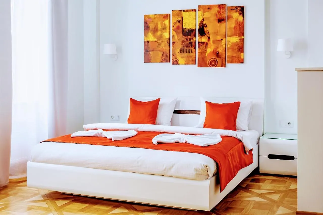 Family Apartments In Lviv Center With Balcony 0*,